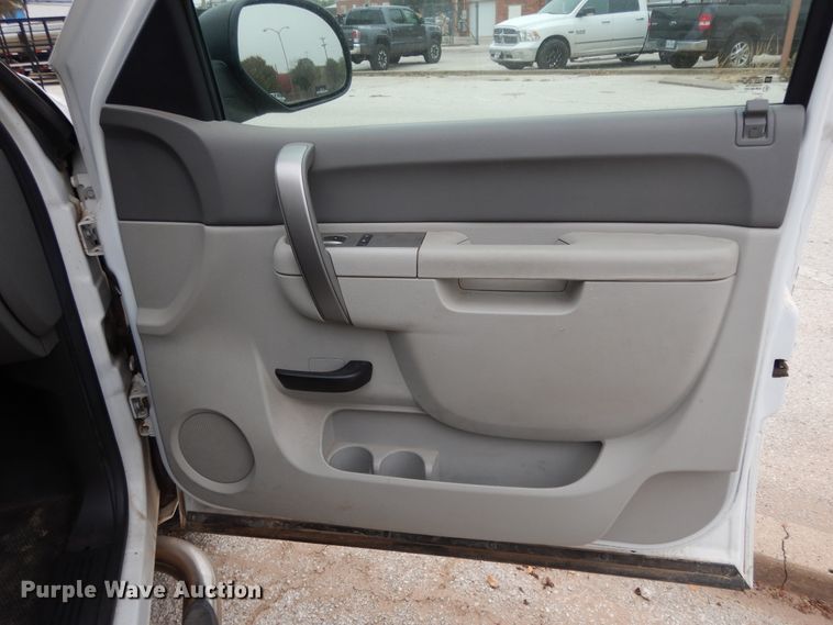 image for item DJ7465 2012 Chevrolet Silverado 1500  Crew Cab pickup truck