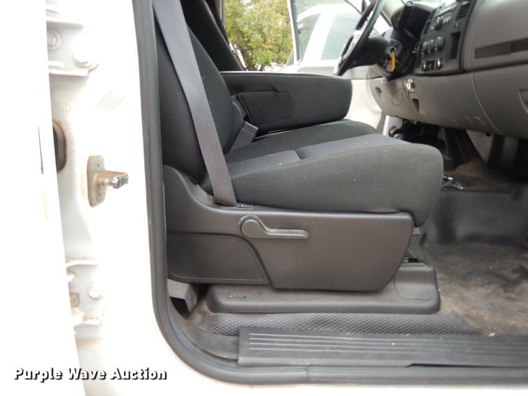 image for item DJ7465 2012 Chevrolet Silverado 1500  Crew Cab pickup truck