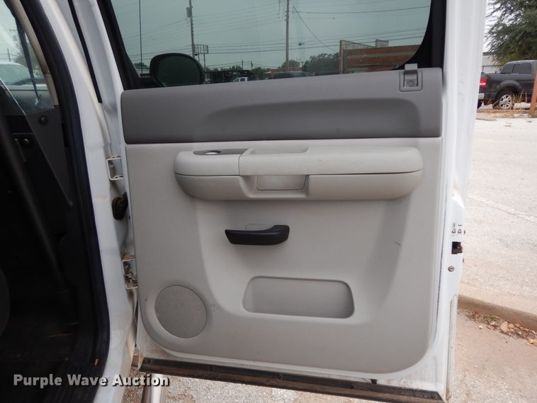 image for item DJ7465 2012 Chevrolet Silverado 1500  Crew Cab pickup truck