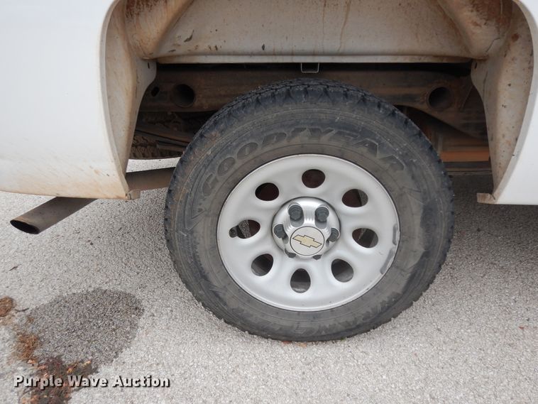 image for item DJ7465 2012 Chevrolet Silverado 1500  Crew Cab pickup truck