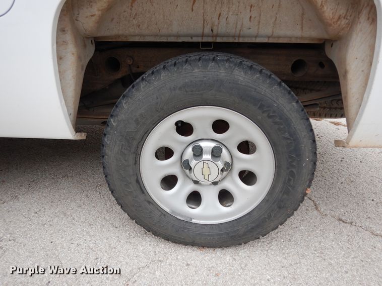 image for item DJ7465 2012 Chevrolet Silverado 1500  Crew Cab pickup truck