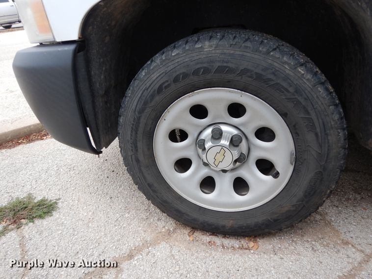 image for item DJ7465 2012 Chevrolet Silverado 1500  Crew Cab pickup truck