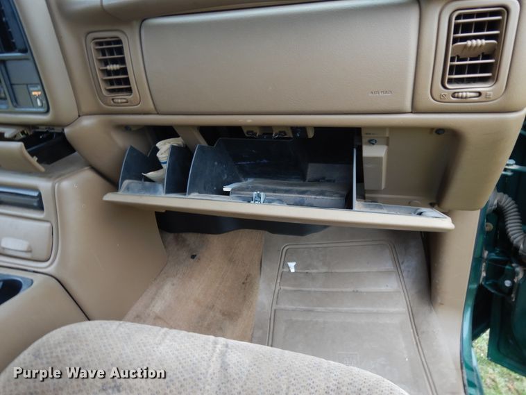 image for item DJ7468 1999 Chevrolet Silverado 1500  Ext. Cab pickup truck