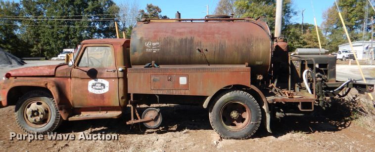 image for item DL0625 1966 Ford CB  oil distributor truck