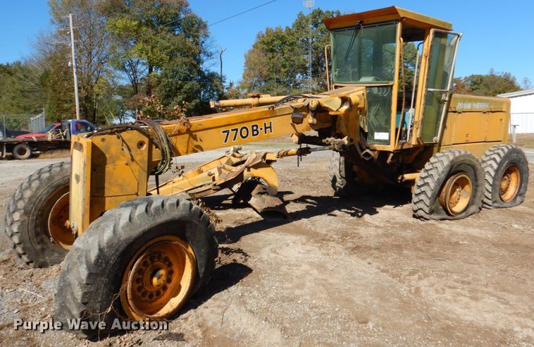 image for item DL0627 1991 John Deere 770BH  motor grader