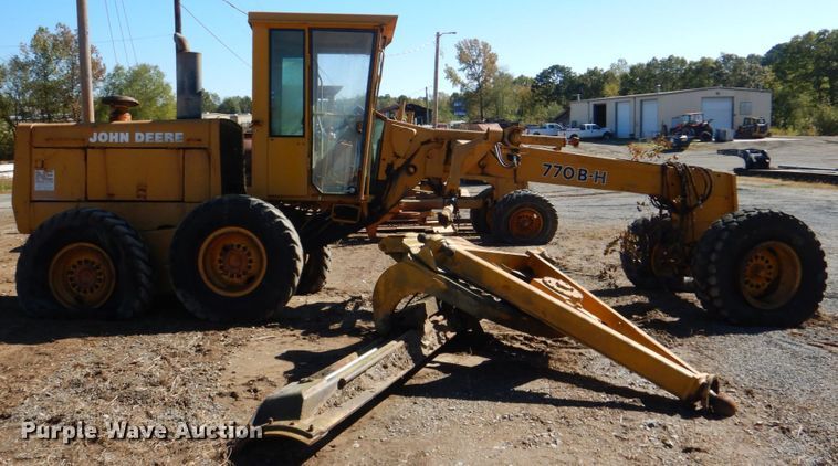 image for item DL0627 1991 John Deere 770BH  motor grader