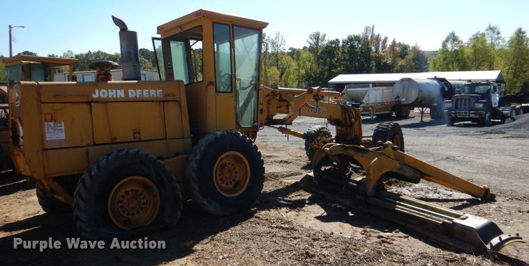 image for item DL0627 1991 John Deere 770BH  motor grader