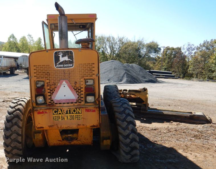 image for item DL0627 1991 John Deere 770BH  motor grader