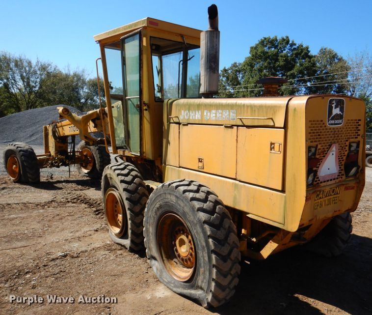 image for item DL0627 1991 John Deere 770BH  motor grader