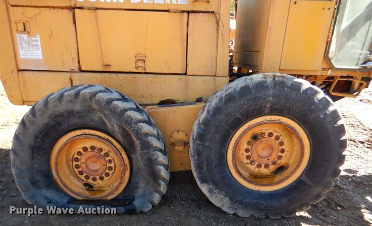 image for item DL0627 1991 John Deere 770BH  motor grader