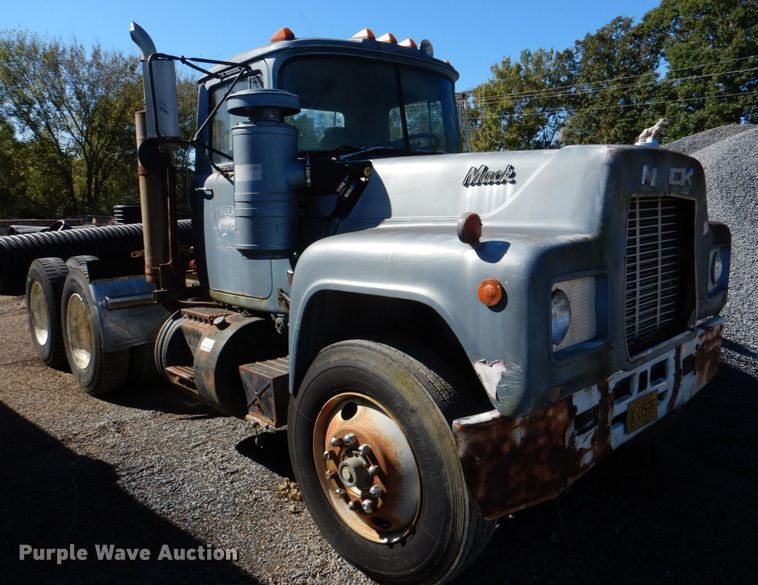 image for item DL0628 1982 Mack Econodyne  semi truck