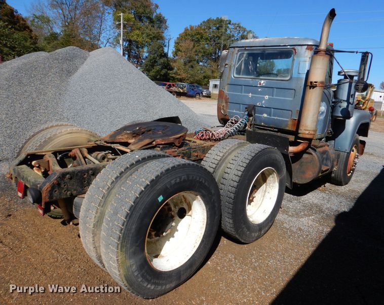 image for item DL0628 1982 Mack Econodyne  semi truck