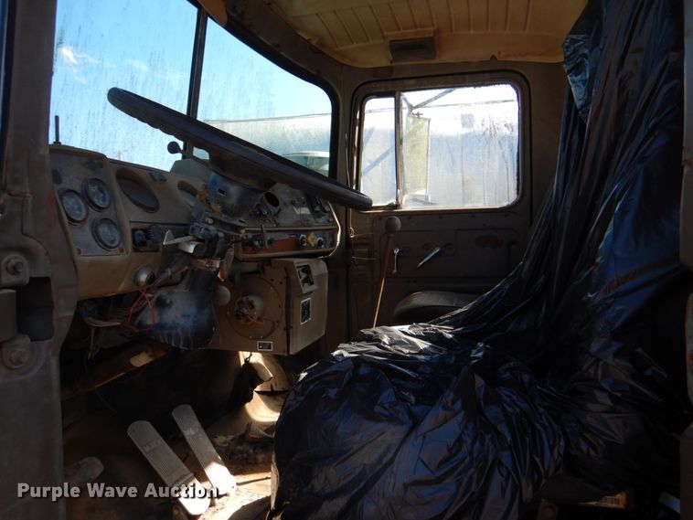 image for item DL0628 1982 Mack Econodyne  semi truck