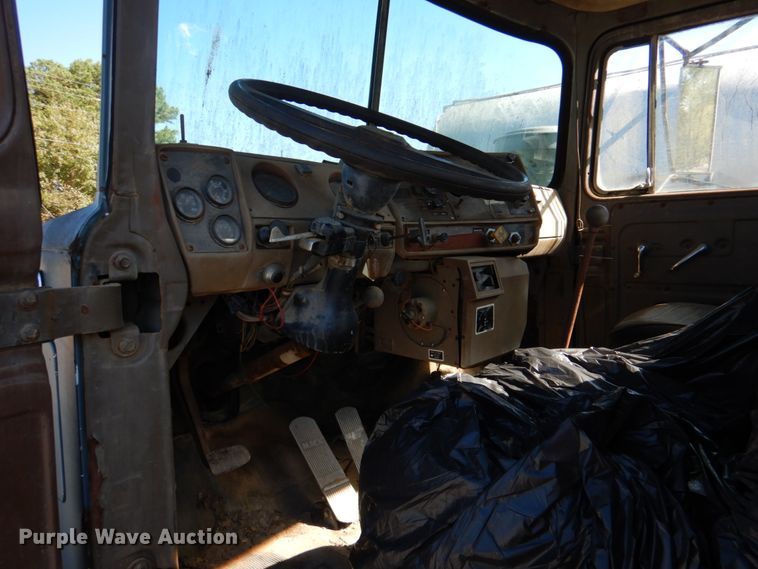 image for item DL0628 1982 Mack Econodyne  semi truck