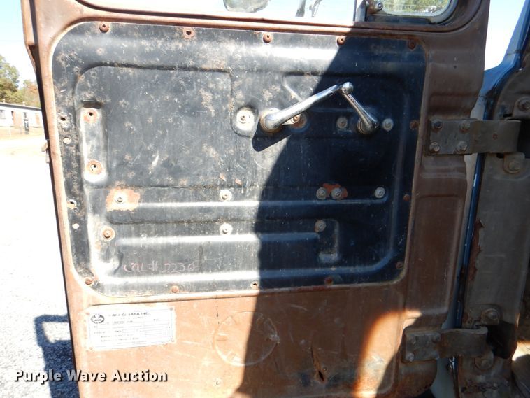 image for item DL0628 1982 Mack Econodyne  semi truck