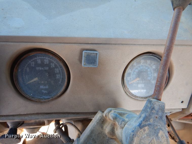 image for item DL0628 1982 Mack Econodyne  semi truck