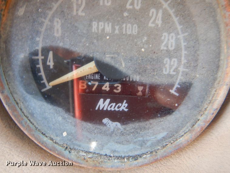 image for item DL0628 1982 Mack Econodyne  semi truck