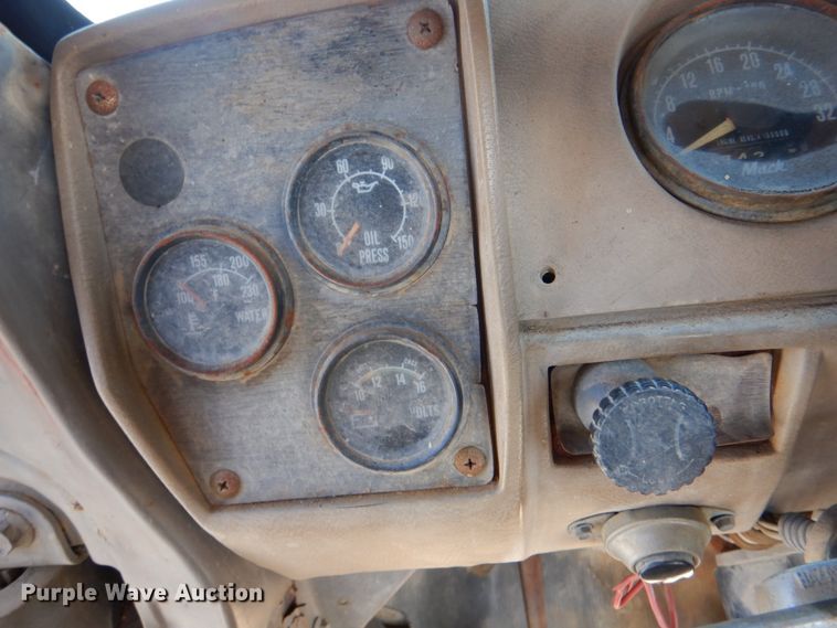 image for item DL0628 1982 Mack Econodyne  semi truck