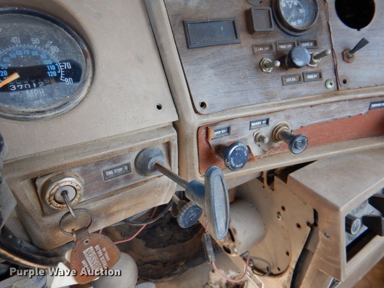 image for item DL0628 1982 Mack Econodyne  semi truck