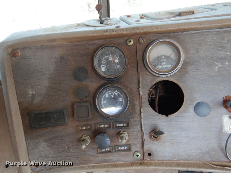 image for item DL0628 1982 Mack Econodyne  semi truck