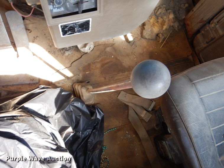 image for item DL0628 1982 Mack Econodyne  semi truck