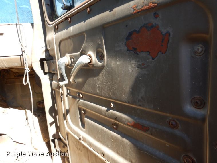 image for item DL0628 1982 Mack Econodyne  semi truck