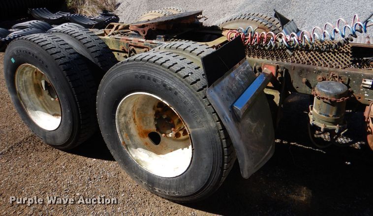 image for item DL0628 1982 Mack Econodyne  semi truck