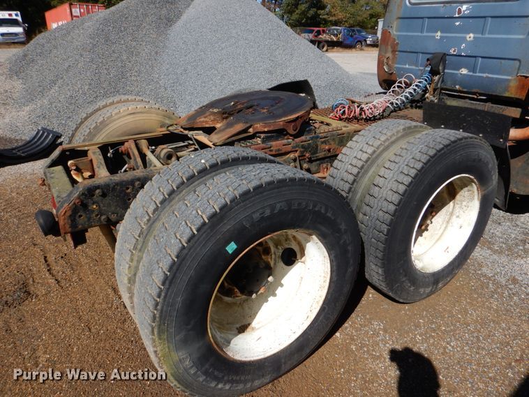 image for item DL0628 1982 Mack Econodyne  semi truck