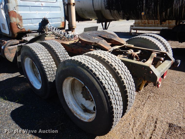 image for item DL0628 1982 Mack Econodyne  semi truck