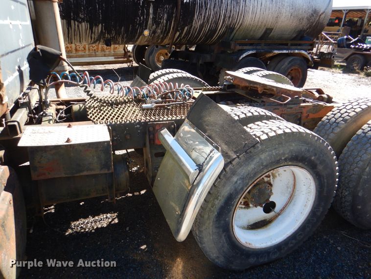 image for item DL0628 1982 Mack Econodyne  semi truck