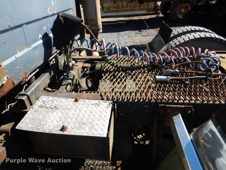 image for item DL0628 1982 Mack Econodyne  semi truck