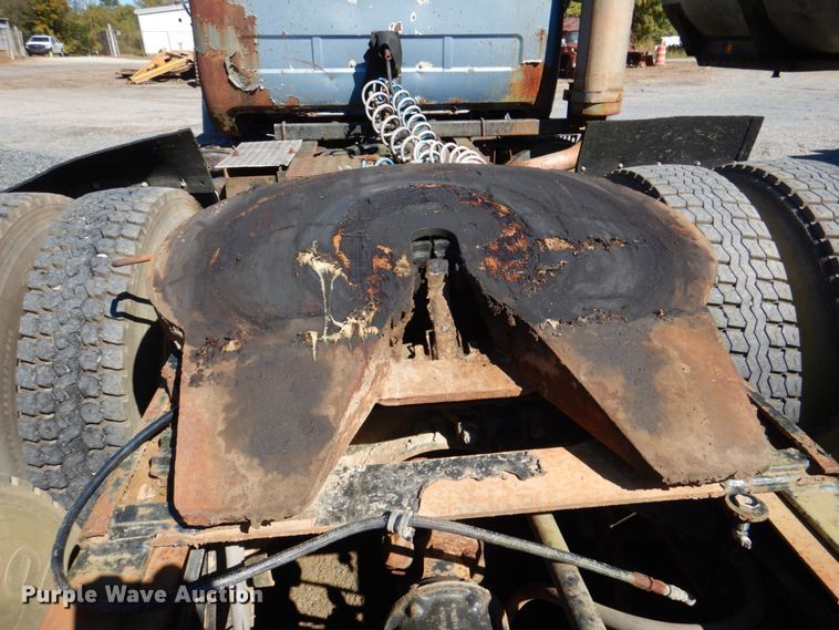 image for item DL0628 1982 Mack Econodyne  semi truck