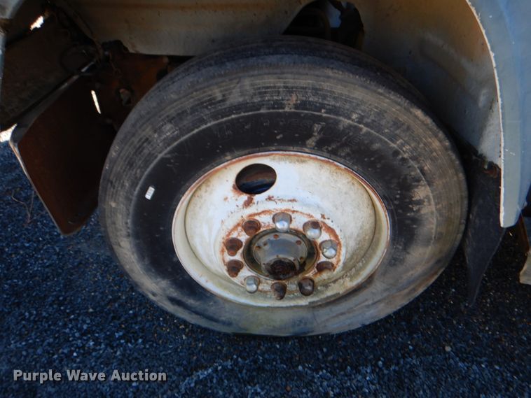 image for item DL0628 1982 Mack Econodyne  semi truck