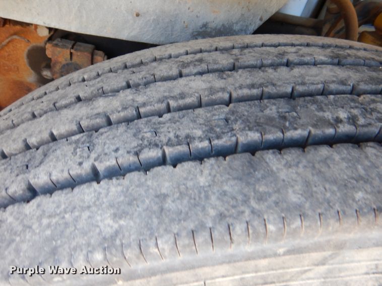 image for item DL0628 1982 Mack Econodyne  semi truck