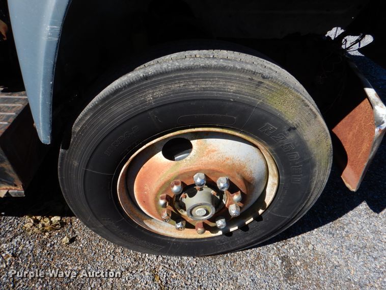 image for item DL0628 1982 Mack Econodyne  semi truck