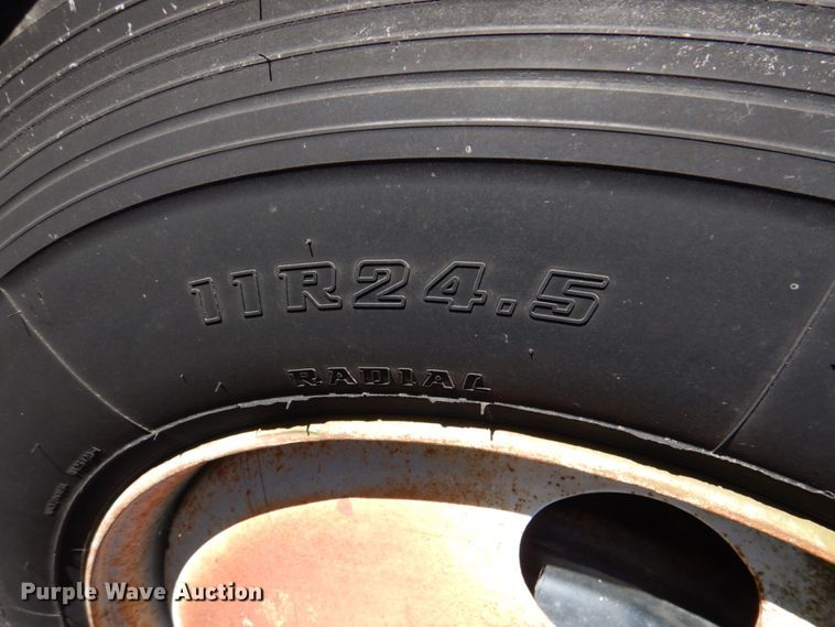 image for item DL0628 1982 Mack Econodyne  semi truck