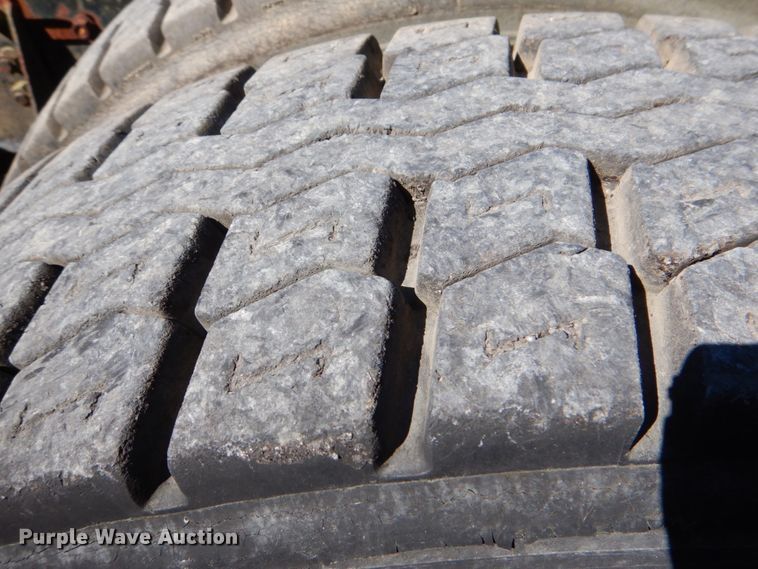 image for item DL0628 1982 Mack Econodyne  semi truck