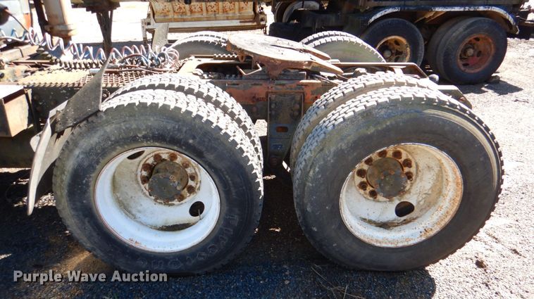 image for item DL0628 1982 Mack Econodyne  semi truck