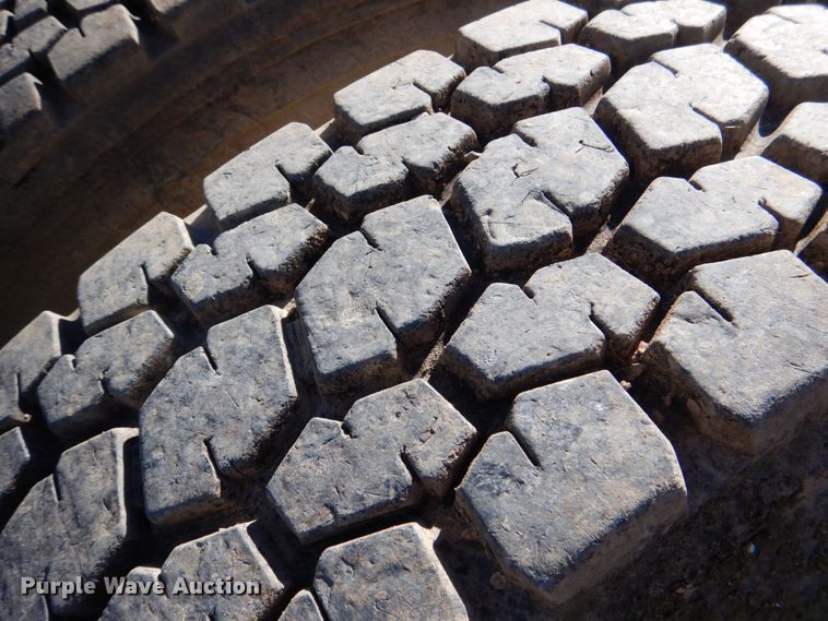 image for item DL0628 1982 Mack Econodyne  semi truck