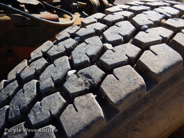 image for item DL0628 1982 Mack Econodyne  semi truck