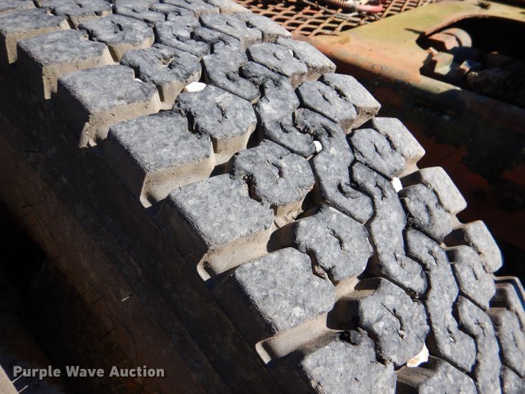 image for item DL0628 1982 Mack Econodyne  semi truck