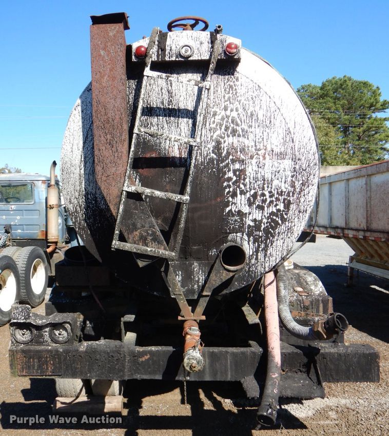 image for item DL0629 1960 Butler MFG  tank trailer