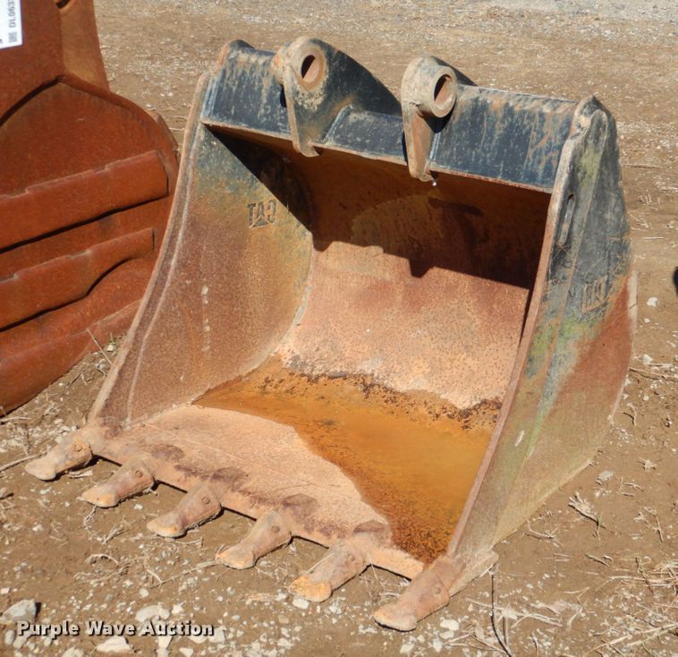 image for item DL0632 Catepillar  34' W excavator bucket