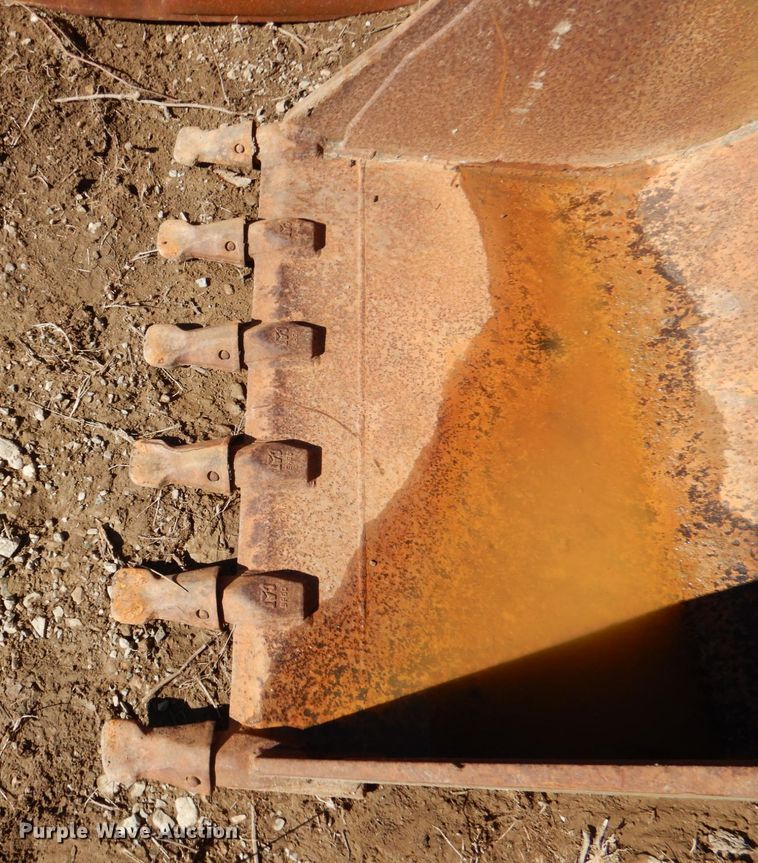 image for item DL0632 Catepillar  34' W excavator bucket