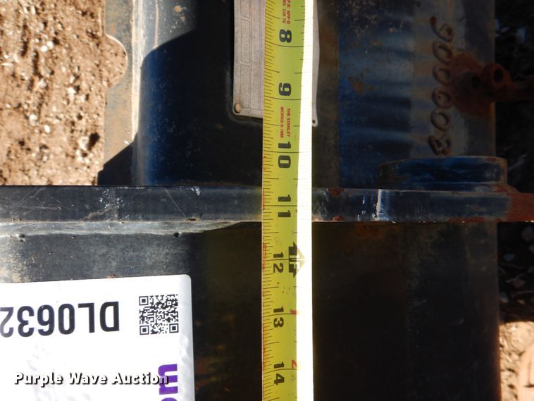 image for item DL0632 Catepillar  34' W excavator bucket