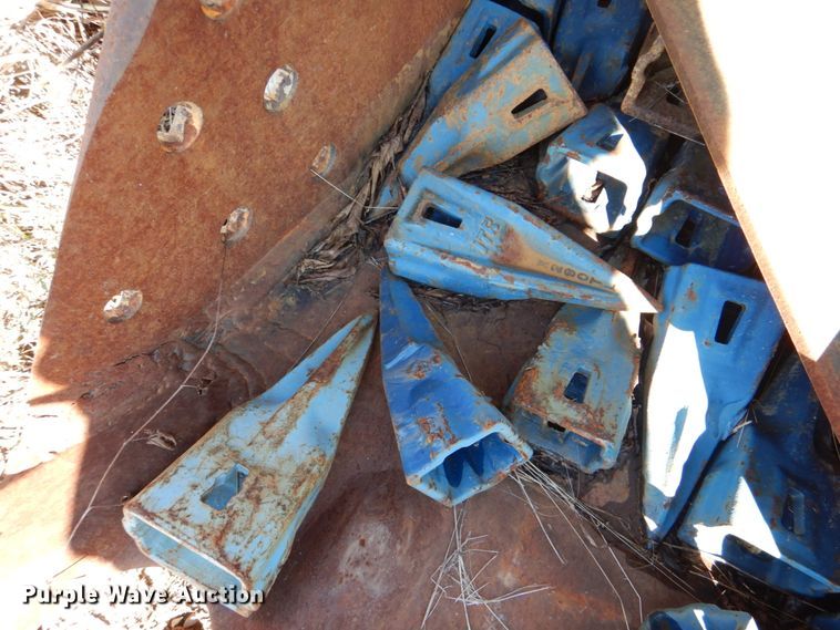 image for item DL0633 39" W excavator bucket