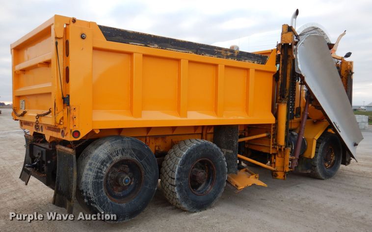 image for item DL5766 1986 Oshkosh P-2526-1  dump truck