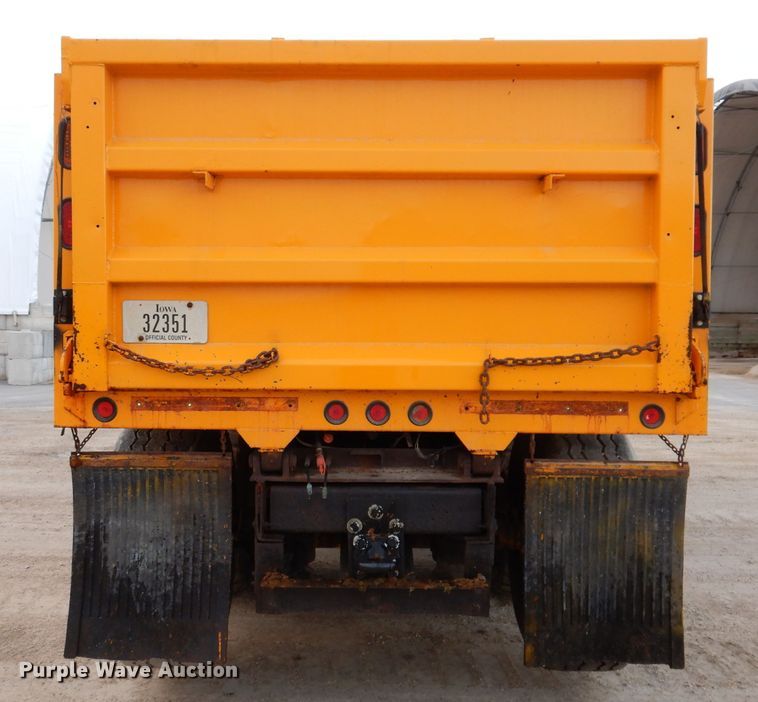 image for item DL5766 1986 Oshkosh P-2526-1  dump truck