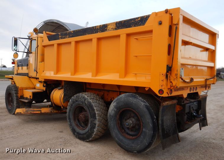 image for item DL5766 1986 Oshkosh P-2526-1  dump truck
