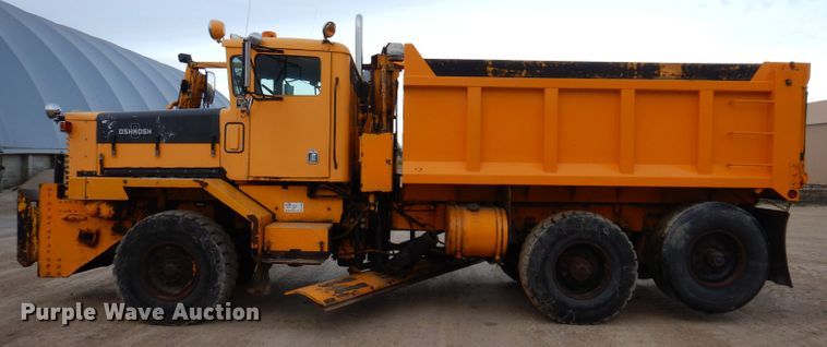 image for item DL5766 1986 Oshkosh P-2526-1  dump truck